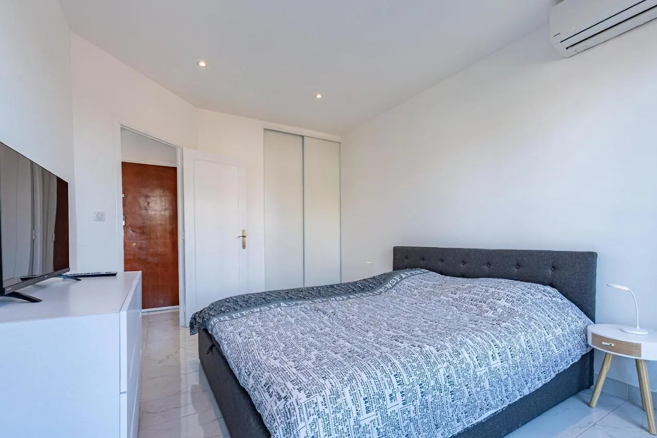 Apartment Le Cirodde One Bedroom Apt Completely Renovated Behind The Martinez Hotel Cannes France