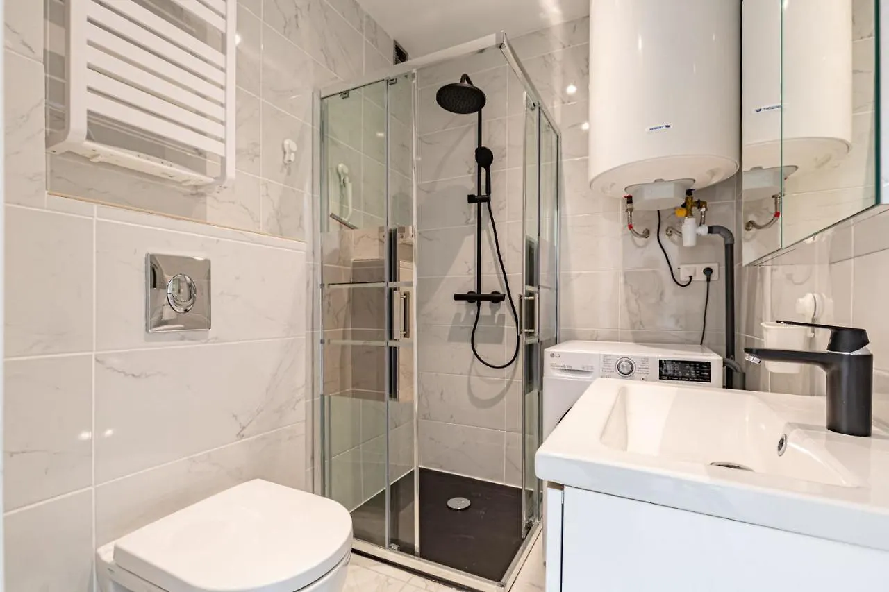 Le Cirodde One Bedroom Apt Completely Renovated Behind The Martinez Hotel Cannes